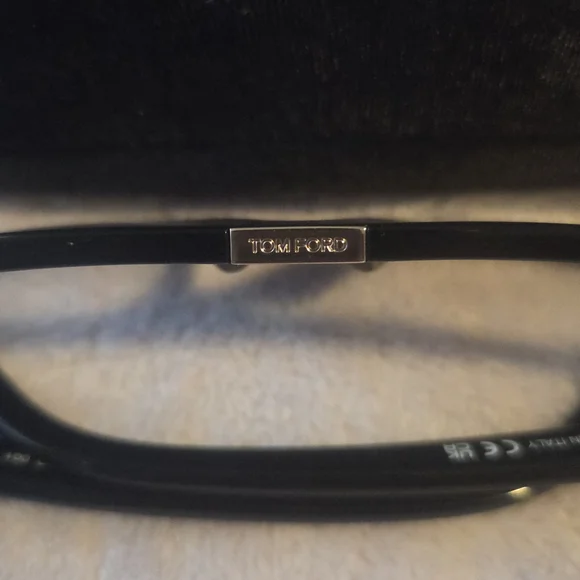 Black Cat-Eye Glasses with Case - Picture 5 of 7